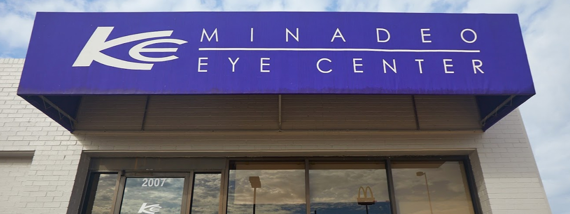 eye doctor store front